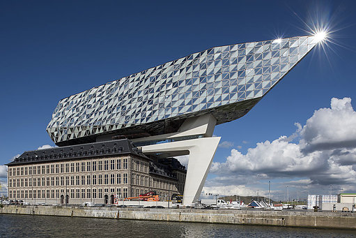 BEL, Belgien, Antwerpen, Neubau des Hafenhauses der Hafenverwaltung auf dem alten Hansa Haus, Architektur von Zaha Hadid 2016